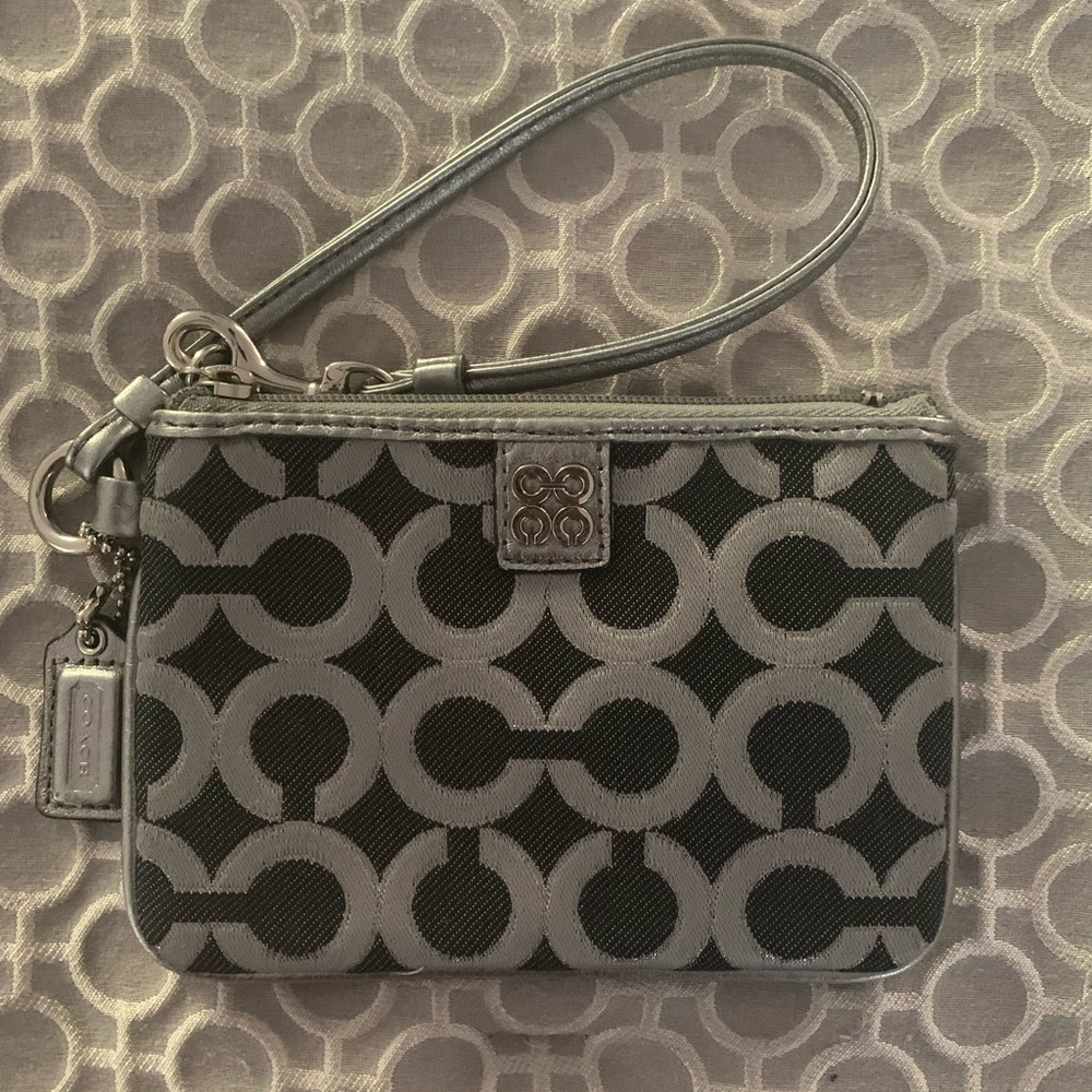 Coach Jacquard Optic Art Wristlet-Black/Silver Excellent Condition